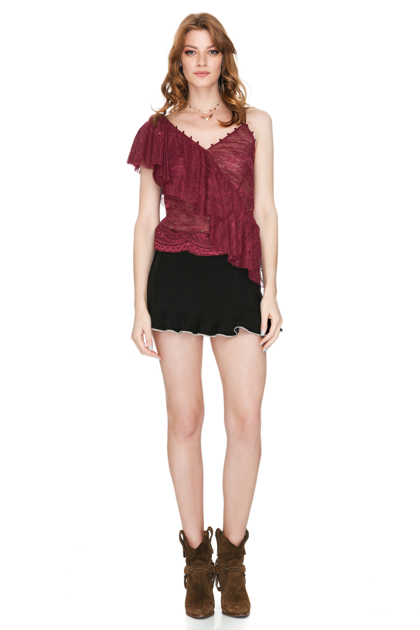 20 Style Tips On How To Wear A Lace Skirt This Summer Jul 04, · 2. A lace maxi is a lot of look. Keep it simple elsewhere with a plain top and a cute hat. Source. 3. Go for a more professional vibe by wearing your lace skirt with a fitted blazer. Source. 4. Tie your button down and pair it with your lace skirt for a very chic look. Source. 5.